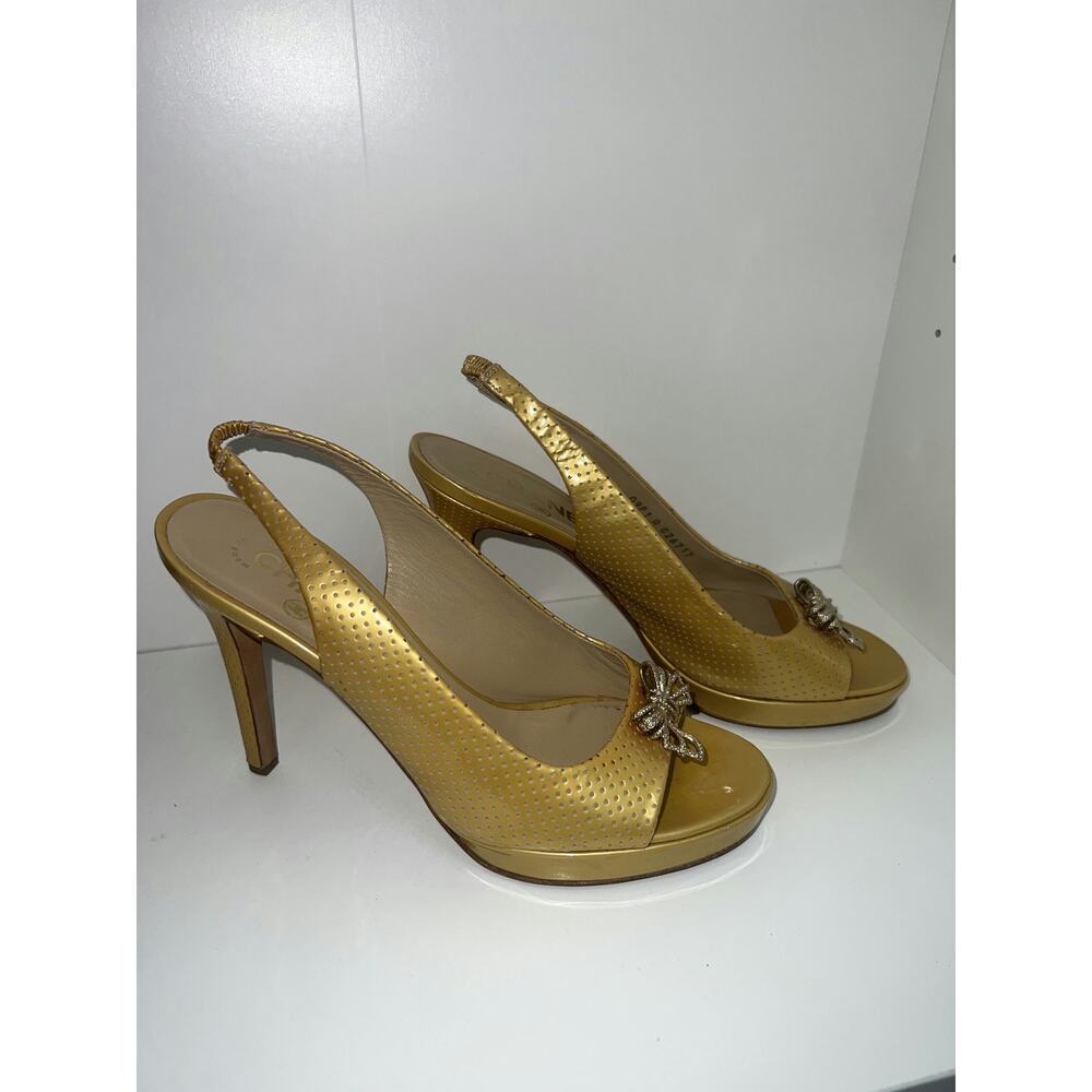 Chanel Gold Slingback Heels with Bow Detailing - Size 37,5 - Picture 2 of 3